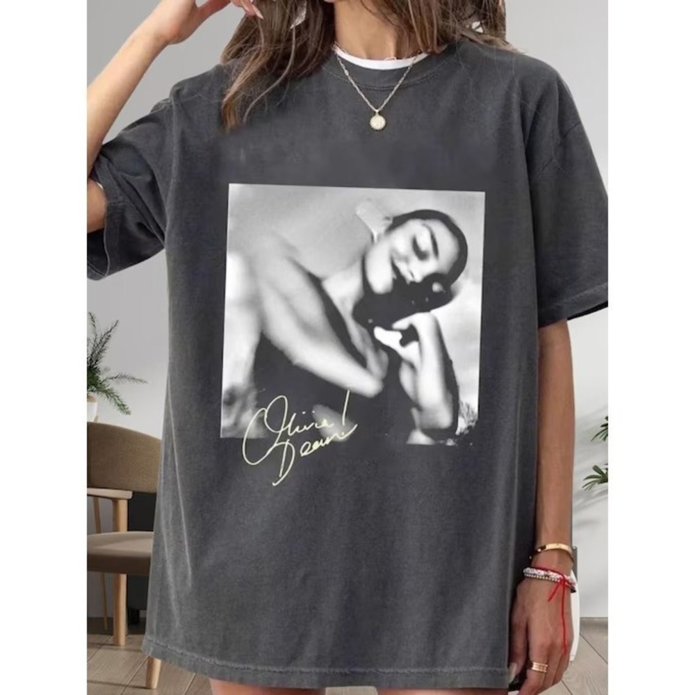 Olivia Dean Emotional Icons Tee